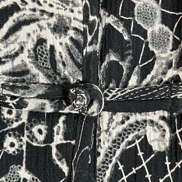 Citron Santa Monica Black Print Frog Closure Top - Picture 11 of 11